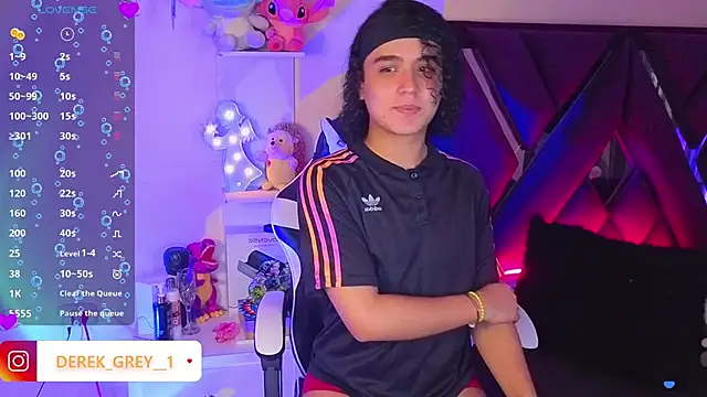 derek greyy  online show from October 5, 7:51 pm