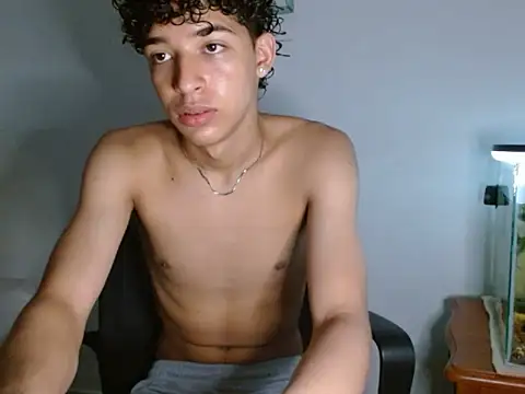 Snapshot of Xtremeplay_18 chatting on September 20, 8:31 pm Xtremeplay 18 online show from September 20, 8:31 pm