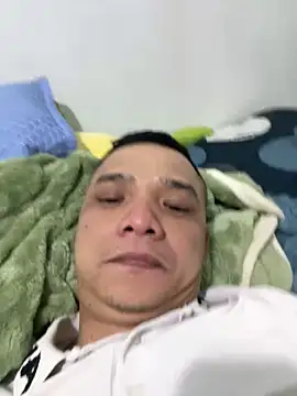 letruong6879 online show from April 12, 11:22 am