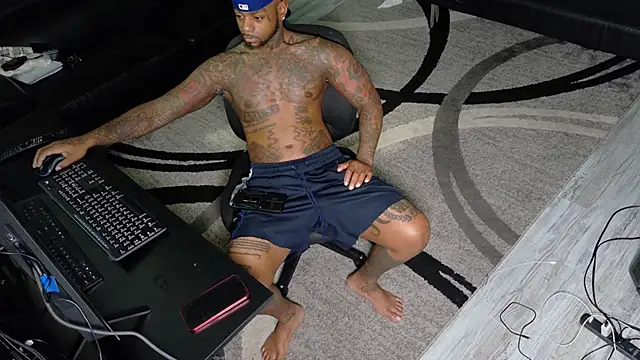 SLANGONDEMHOES online show from September 12, 2:50 pm