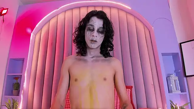 BenjiFiore  online show from October 31, 7:50 pm