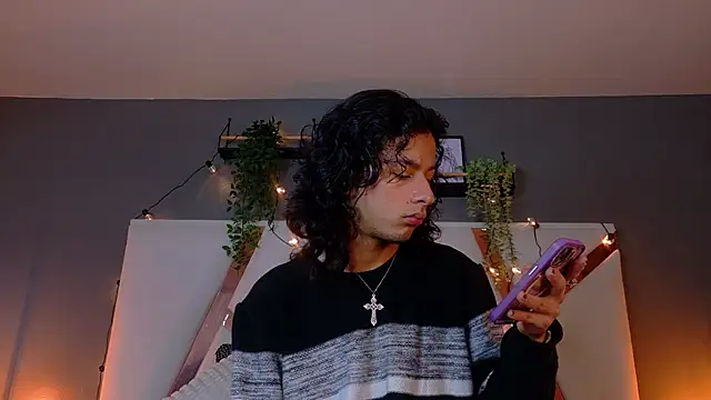 BenjiFiore  online show from October 28, 7:38 pm