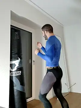 Snapshot of EyesNeverLies chatting on September 28, 3:15 am EyesNeverLies online show from September 28, 3:15 am