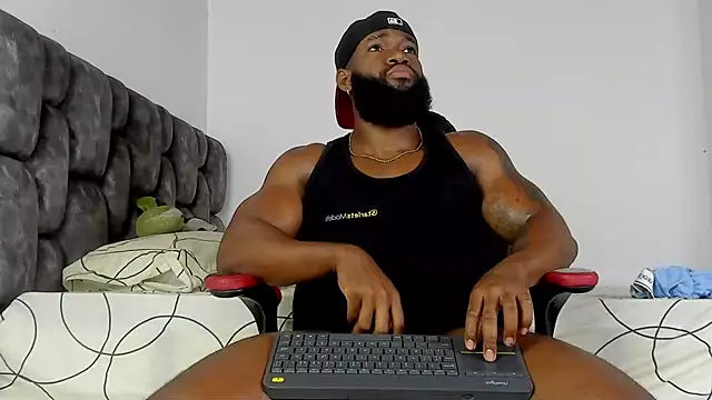 Snapshot of james_musclebbc chatting on October 3, 12:54 pm james musclebbc online show from October 3, 12:54 pm