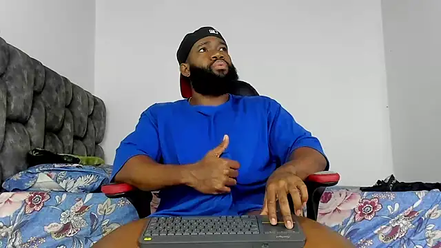 Snapshot of james_musclebbc chatting on October 20, 12:42 pm james musclebbc online show from October 20, 12:42 pm