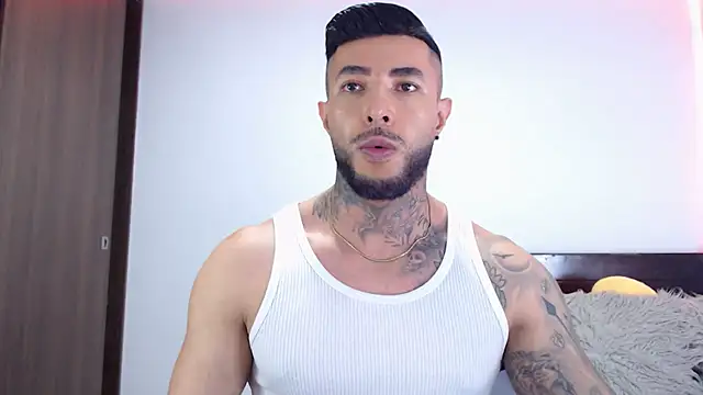 andrea de lucaa online show from December 19, 1:35 am