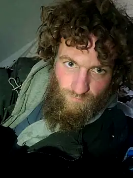 bearded cross online show from December 5, 9:00 pm