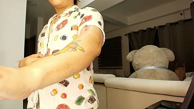 brunothompson3 online show from June 17, 2:35 am