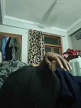 vardh033 online show from April 8, 5:00 pm