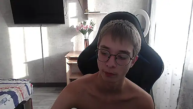 glasses cat online show from January 18, 11:12 am