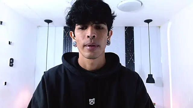 Franvill Trato online show from December 2, 7:06 pm