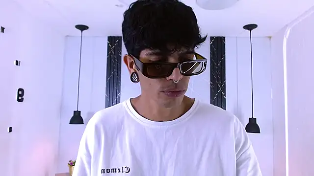 Franvill Trato online show from March 2, 7:21 pm