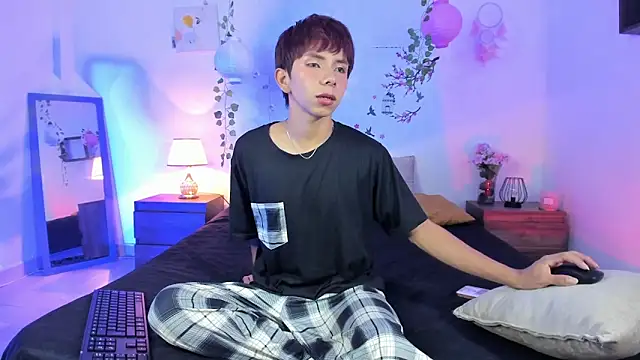 Hyunjin Son online show from April 24, 11:18 pm