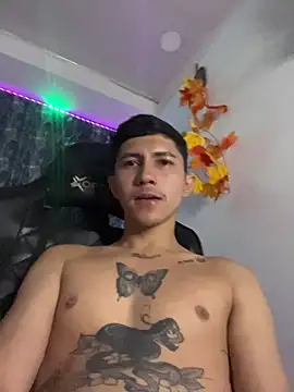 Snapshot of Alejandro_BigCock22 chatting on October 27, 4:37 am Alejandro BigCock22 online show from October 27, 4:37 am