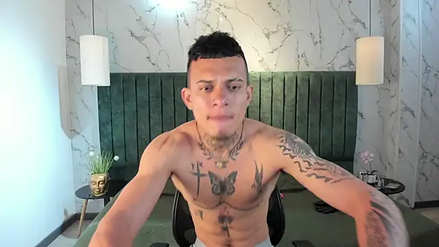 MrJustin  online show from November 20, 9:35 pm