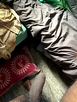 Snapshot of DJLOVE280825 chatting on October 8, 3:11 am DJLOVE280825 online show from October 8, 3:11 am