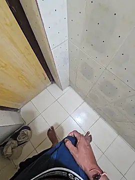 Snapshot of Gamecoc chatting on October 14, 5:53 pm Gamecoc online show from October 14, 5:53 pm