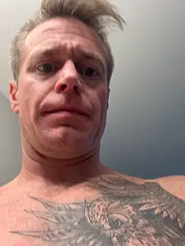 DILFiGuess11 online show from October 28, 4:37 am