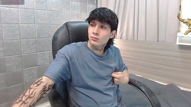 Iantwink18 online show from November 18, 2:15 am