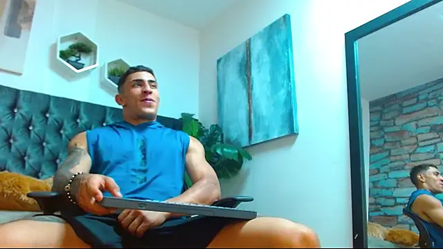 Snapshot of adrian_ray chatting on September 27, 6:39 pm adrian ray online show from September 27, 6:39 pm