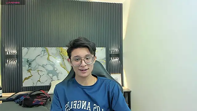 SantiagoRusso18 online show from February 2, 8:28 pm