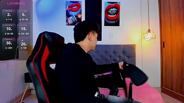 Nicolas James Sc online show from December 2, 1:36 pm