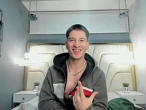 HunterHeat  online show from September 25, 7:02 pm