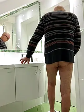 Oldmenhot66 online show from February 10, 5:56 am