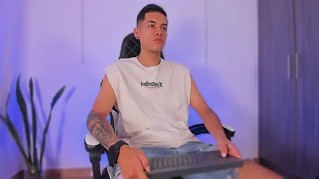 Nickyblazze  online show from November 3, 1:03 pm