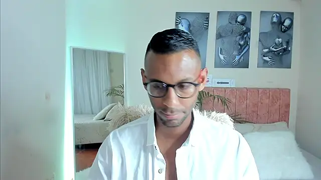 Snapshot of KingEdward_ chatting on October 11, 10:30 am KingEdward online show from October 11, 10:30 am