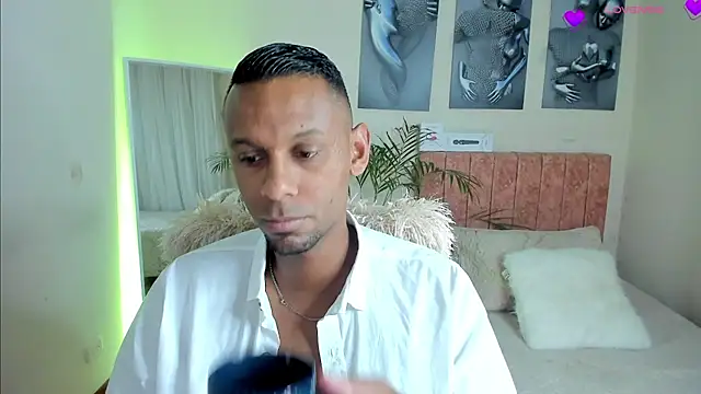 Snapshot of KingEdward_ chatting on October 13, 10:32 am KingEdward online show from October 13, 10:32 am