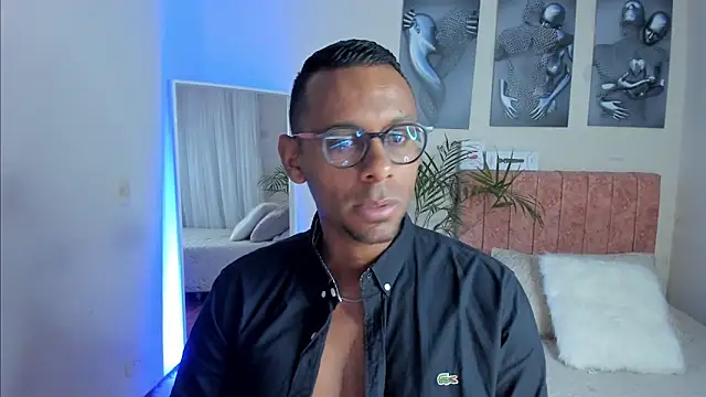 Snapshot of KingEdward_ chatting on October 7, 10:52 am KingEdward online show from October 7, 10:52 am