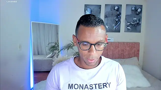 Snapshot of KingEdward_ chatting on October 4, 10:31 am KingEdward online show from October 4, 10:31 am