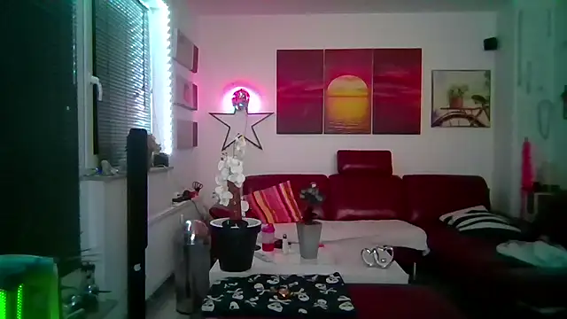 hellgirl1980 online show from April 14, 2:00 am