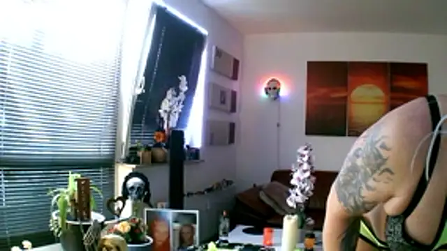 hellgirl1980 online show from November 24, 12:50 pm