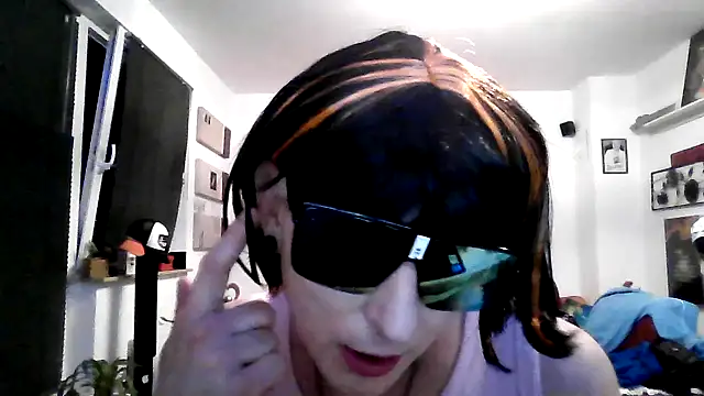 hellgirl1980 online show from September 18, 12:45 am