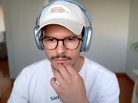 gabemodel online show from December 5, 9:55 pm