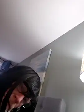 chrisCD19 online show from October 22, 12:09 pm