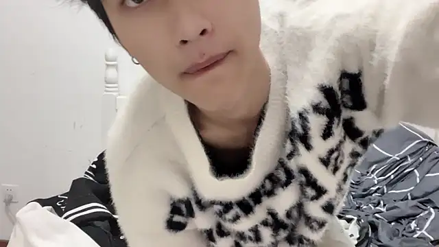 Snapshot of yangyang-2563 chatting on October 21, 2:42 pm yangyang-2563 online show from October 21, 2:42 pm