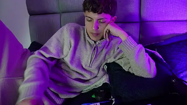 NaytonFreeman online show from January 18, 3:19 am