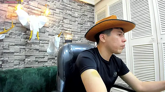 Nick Wolff online show from December 3, 4:07 am