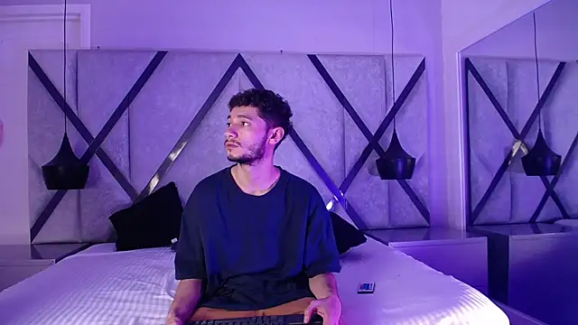 EthanCollen online show from September 22, 10:31 pm