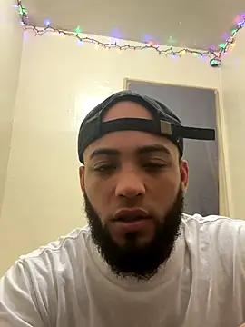 LeoPR00 online show from December 4, 6:42 am