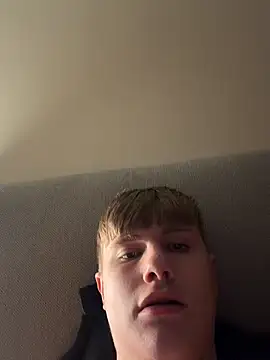 Sammyboy2211 online show from April 15, 12:21 am