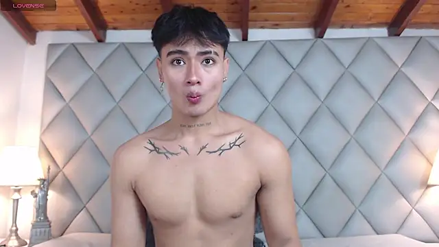 Snapshot of Clement_Reyes chatting on October 18, 1:05 pm Clement Reyes online show from October 18, 1:05 pm