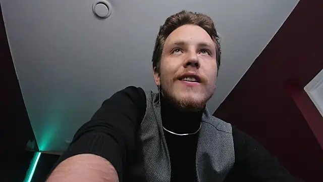 LeoMooree online show from November 21, 10:31 pm