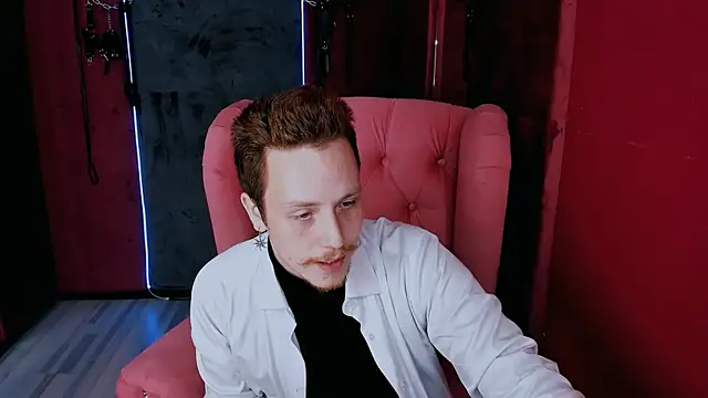 LeoMooree online show from October 24, 9:16 pm