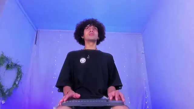 Snapshot of josesweet_ chatting on September 26, 5:32 pm josesweet  online show from September 26, 5:32 pm