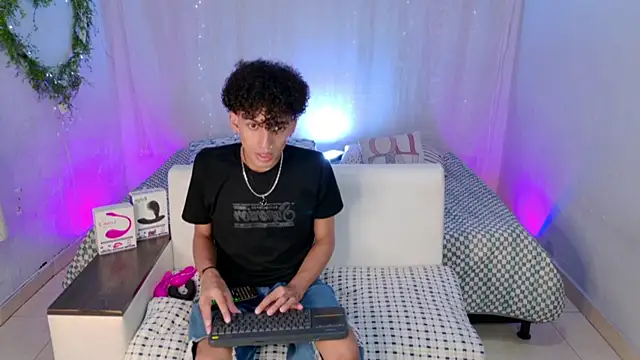 Snapshot of josesweet_ chatting on October 3, 10:59 pm josesweet  online show from October 3, 10:59 pm