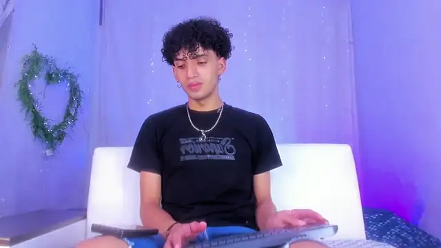 Snapshot of josesweet_ chatting on October 2, 7:29 pm josesweet  online show from October 2, 7:29 pm